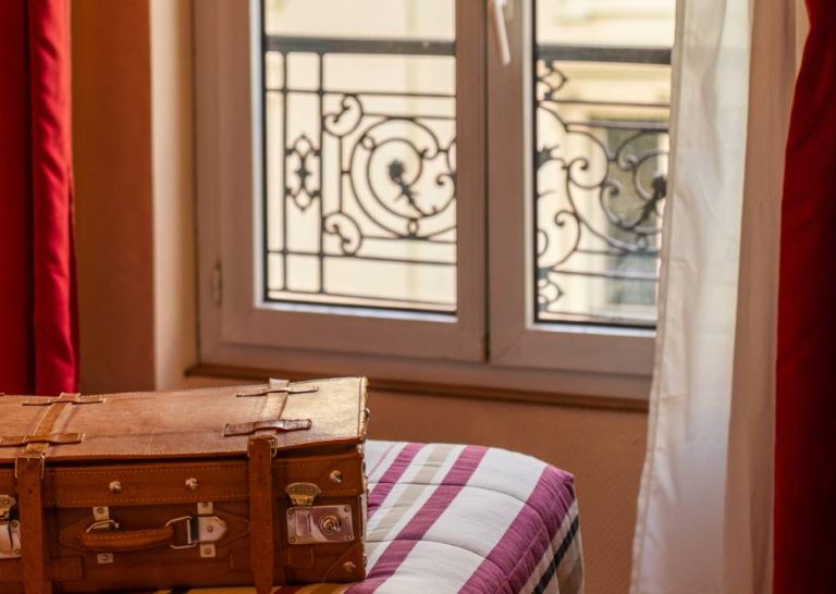Hôtel Pierre Nicole - Paris Port Royal - Chambre confort & calme idéal voyage d'affaires, au cœur du Quartier Latin, proche Montparnasse